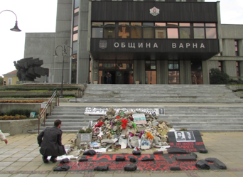 A makeshift monument to a protestor who self-immolated in Varna, Bulgaria 2013.